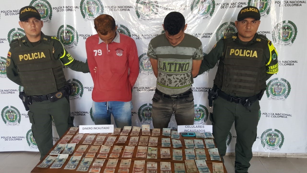Dos hombres fueron capturados luego de hurtar en una buseta de servicio publico
