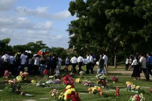 Familiares, amigos y vecinos de la niña la acompañaron durante las honras fúnebres. Luis Felipe De la Hoz