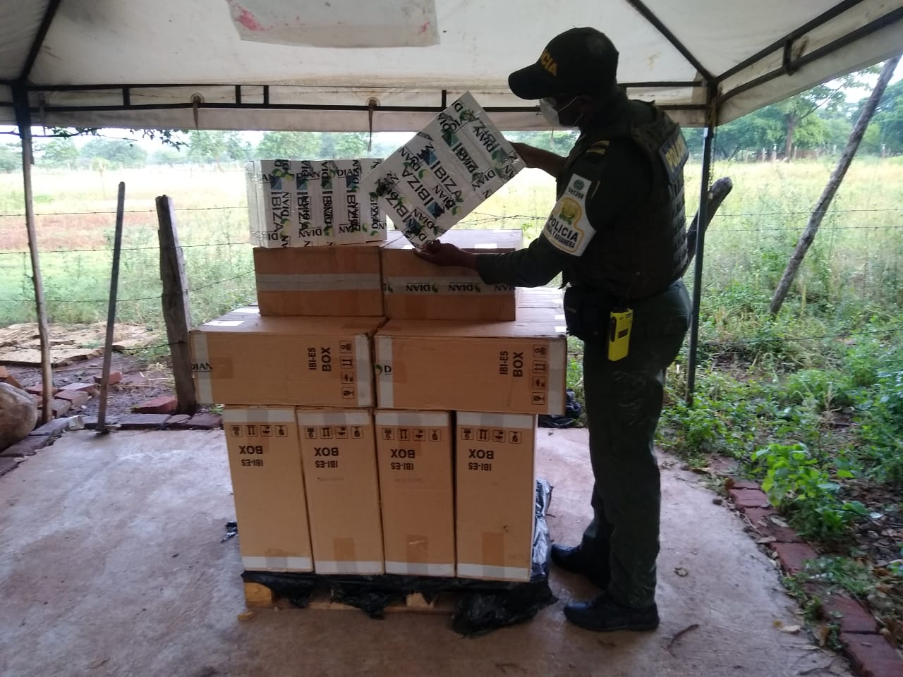 Las cajetillas de cigarrillos incautadas quedaron a disposición de la Dian.