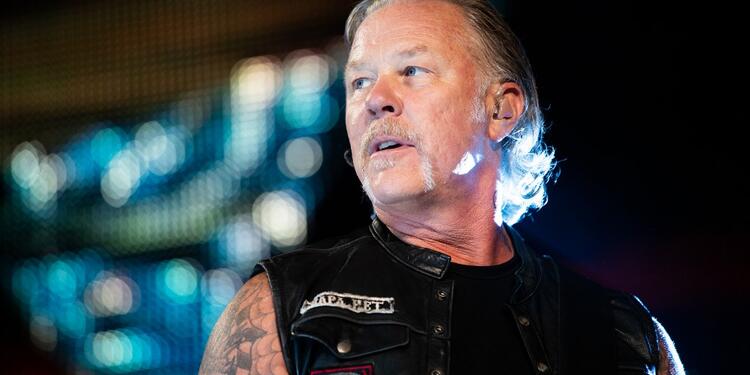 James Hetfield, vocalista de Metallica, lloró en pleno concierto y confesó que se siente viejo
