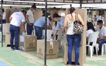 870.000 cesarenses acuden hoy a las urnas electorales