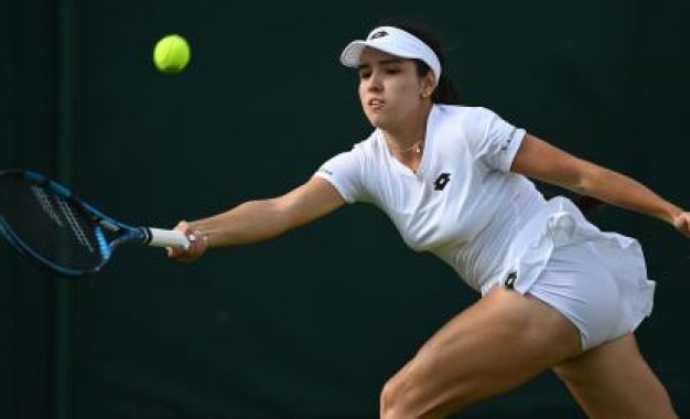 Tras un resbalón, la tenista Camila Osorio se retiró de Wimbledon