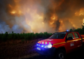 Más de mil bomberos combaten un gran incendio al suroeste de Francia