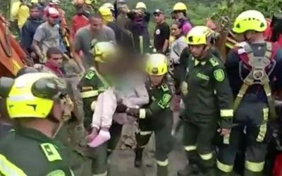 En tragedia en Risaralda, una niña sobrevivió abrazada a su mamá y su hermanito que habían muerto