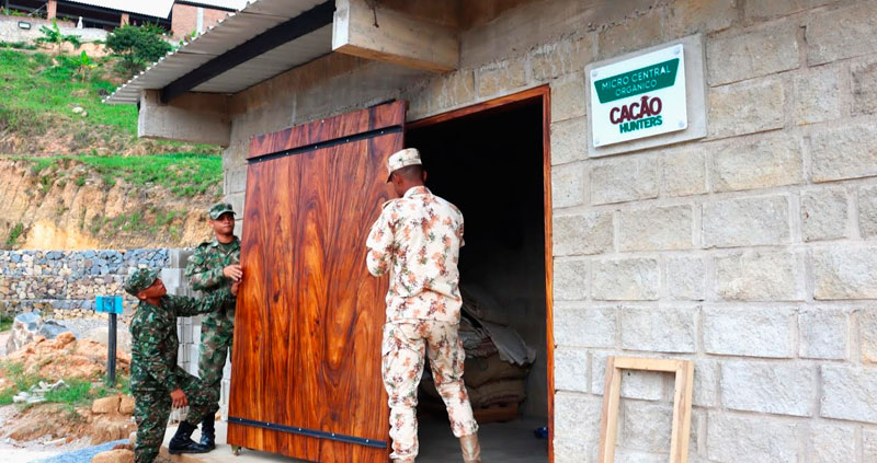 Arhuaco Association and Army work for the export of coffee and cocoa