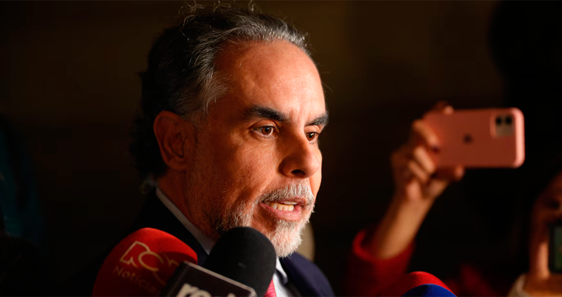 Ministro Armando Benedetti defiende convocatoria de consulta popular