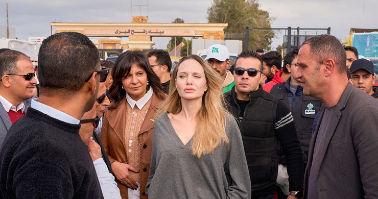 Angelina Jolie visita un paso fronterizo entre Egipto y la Franja de Gaza