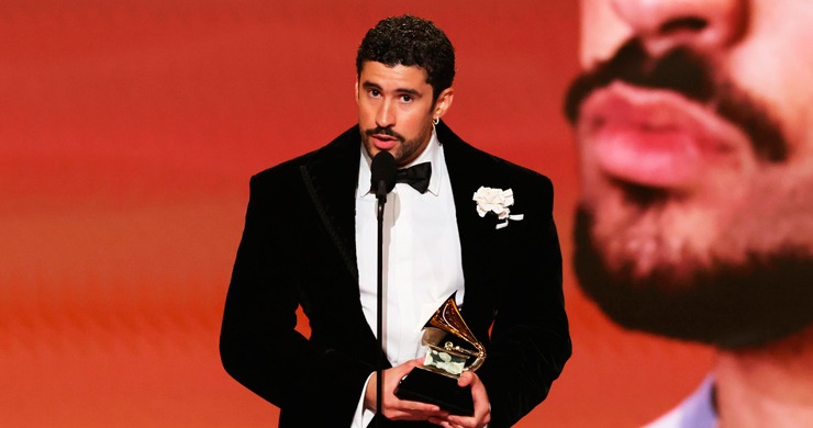 Bad Bunny alza la voz contra el ICE en la ceremonia de los Grammy