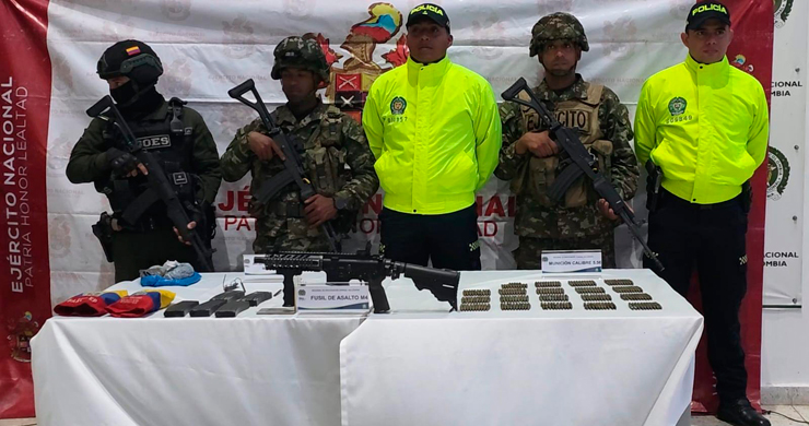 Descubren caleta con material de guerra en zona rural de La Paz