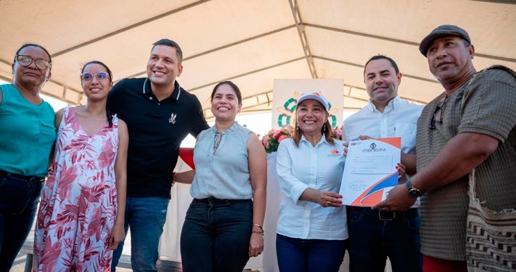 86 familias en Gamarra recibieron las escrituras de sus viviendas 