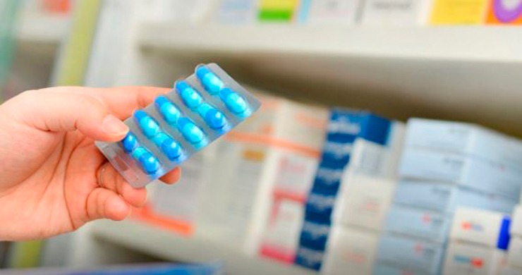 Cruz Verde suspende la entrega de medicamentos PBS a afiliados de Sanitas por falta de pago