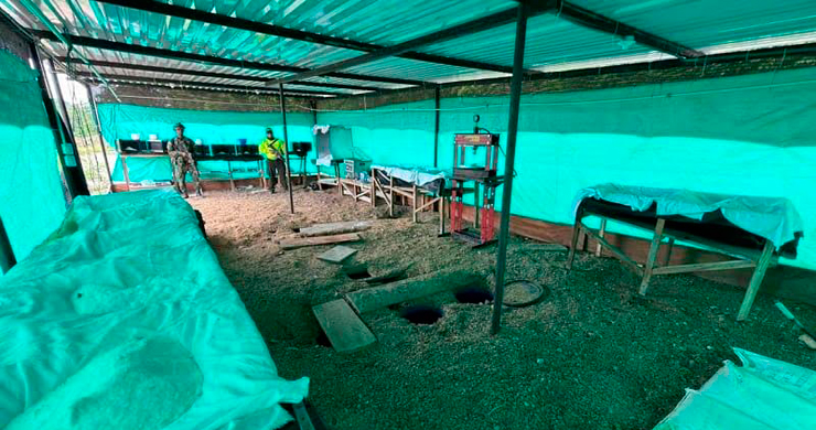 El ELN usaba galpones avícolas como fachada para laboratorio de cocaína