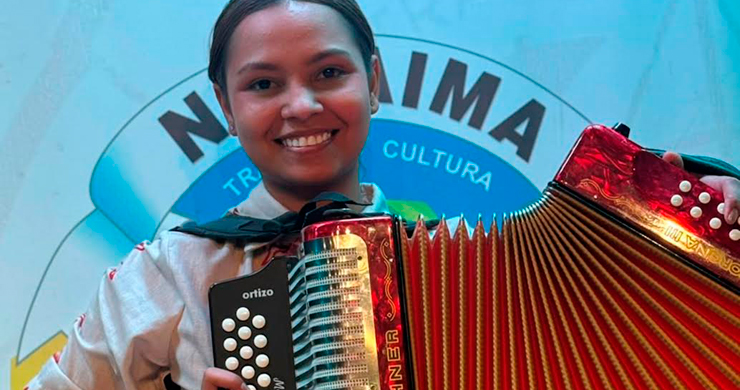 Cesarense Alexandra Gómez, nueva reina del Festival Panche de Acordeones
